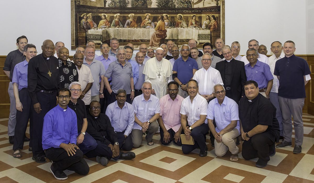 El papa Francesc amb la comunitat de la cúria jesuïta