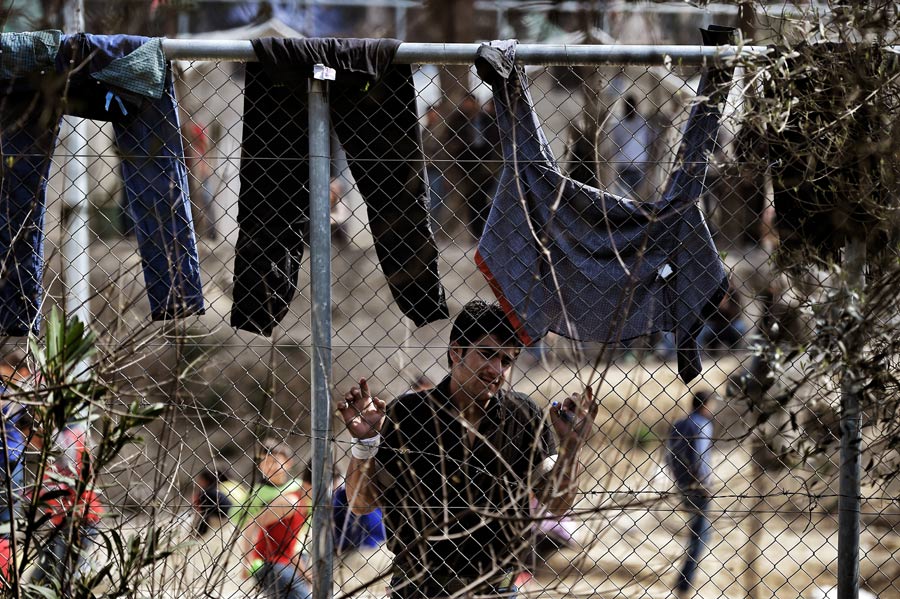 Un refugiat del centre de detenció de Moria, antic camp de registre de Lesbos (Grècia) - Foto: AFP