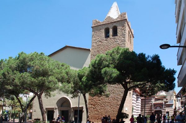 Façana principal de l'església de Sant Romà - Ajuntament de Lloret de Mar