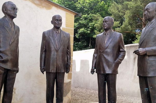 Monument als pares fundadors de la Unió Europea a Scy-Chazelles, França. Obra de Zurab Tsereteli | Wikimedia Commons
