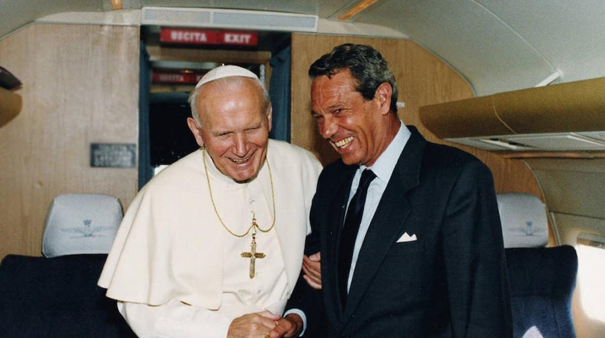 Joan Pau II i Navarro-Valls en un viatge | Vatican Media