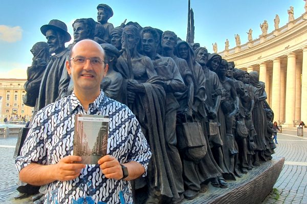 Fernando Cordero, al Vaticà, amb el seu nou llibre