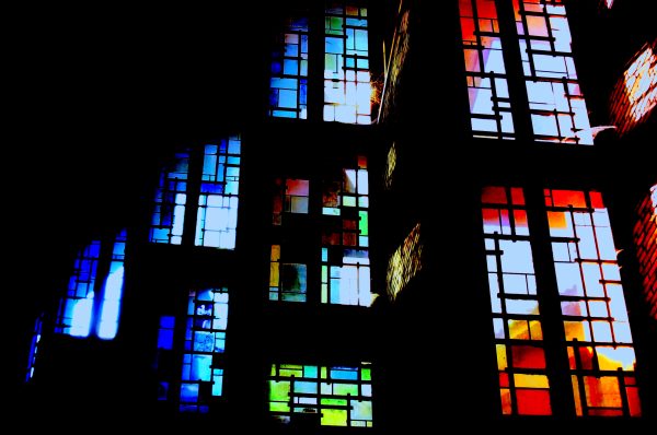 Imatge de les vitralls de l'Església del Col·legi Claver dels jesuïtes de Lleida