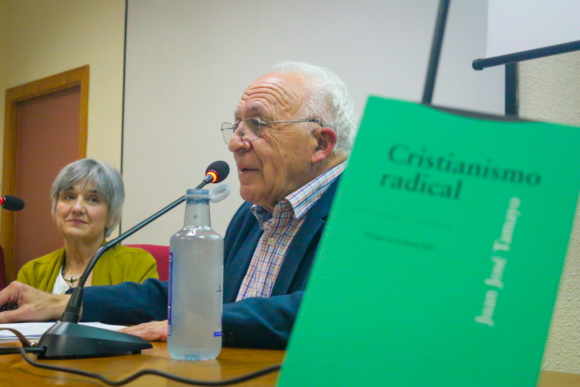 Juan José Tamayo en una presentació de «Cristianismo Radical» a l'Universitat de Múrcia