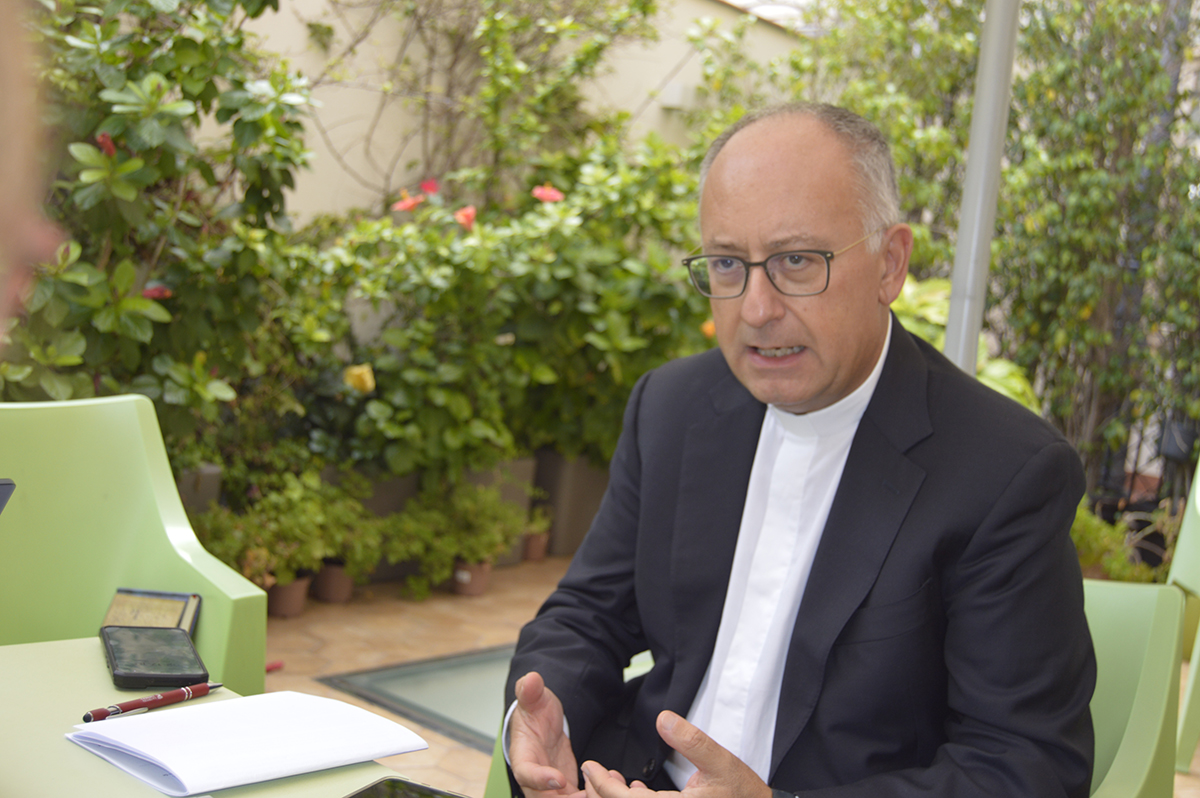 Spadaro, al restaurant La Pomarada de Barcelona mentre atenia diversos periodistes catalans | © Agència Flama