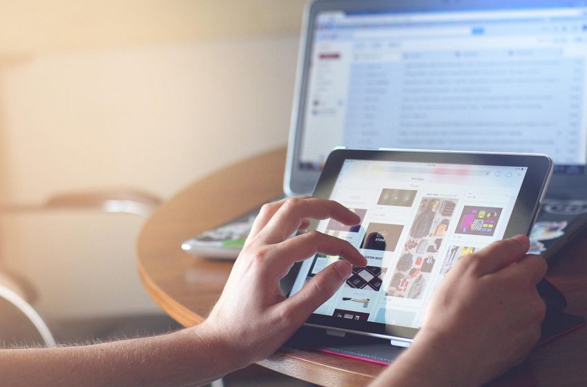  Pantalles i vida. Eines o joguines