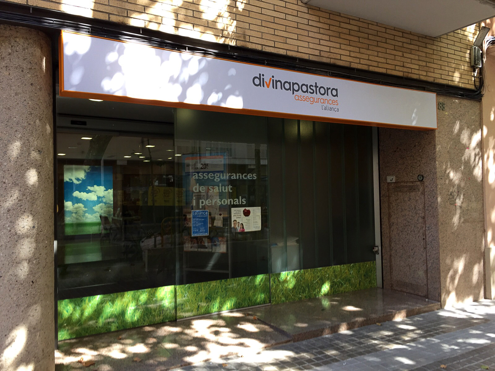 L’agència d’assegurances més antiga d’Espanya es deia la ‘Divina Pastora Seguros’ | © MolcaWorld