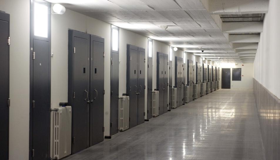 El col·lapse administratiu provoca lentitud i negació de recursos bàsics