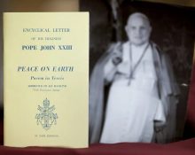 L'encíclica "Pau a la Terra" ("Pacem in Terris") del papa Joan XXIII - Foto: CNS / Nancy Phelan Wiechec
