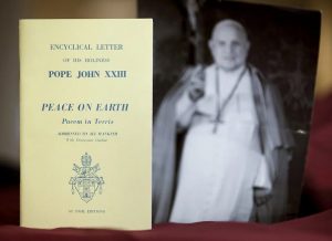 L'encíclica "Pau a la Terra" ("Pacem in Terris") del papa Joan XXIII - Foto: CNS / Nancy Phelan Wiechec