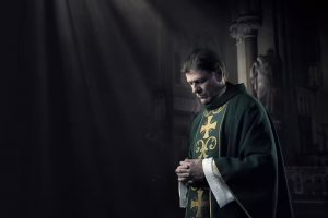 El pare Michael Kerrigan, protagonista de Broken - BBC Worlwide