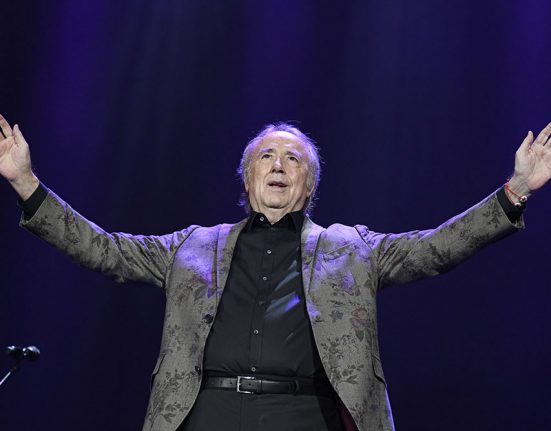 Joan Manuel Serrat en el seu darrer concert al Palau Sant Jordi - Foto: Adrian Quiroga