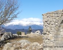 Escultura a Mossèn Cinto Verdaguer a les immediacions del santuari