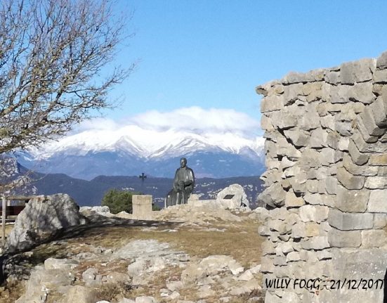Escultura a Mossèn Cinto Verdaguer a les immediacions del santuari
