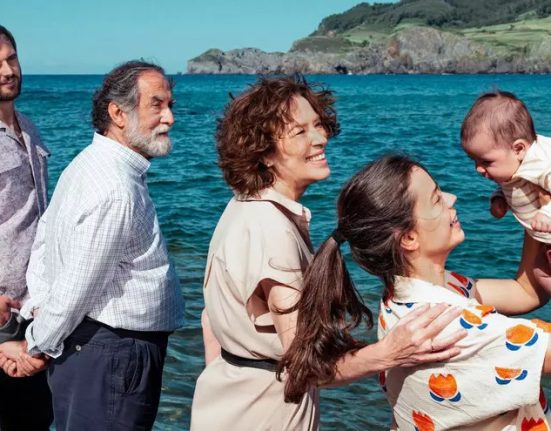La família protagonista del film Cinco lobitos dirigit per Alauda Ruiz de Azúa