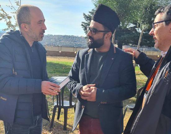 Qaisar Mahmood Malik amb Marc Eloy i Joan Hernàndez a Manresa