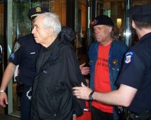 Daniel Berrigan va ser un dels fugitius més buscats per l'FBI - Thomas Good Next Left Notes