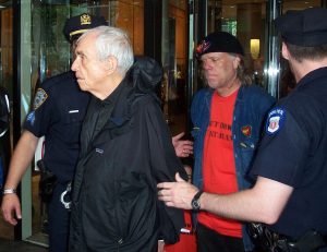 Daniel Berrigan va ser un dels fugitius més buscats per l'FBI - Thomas Good Next Left Notes