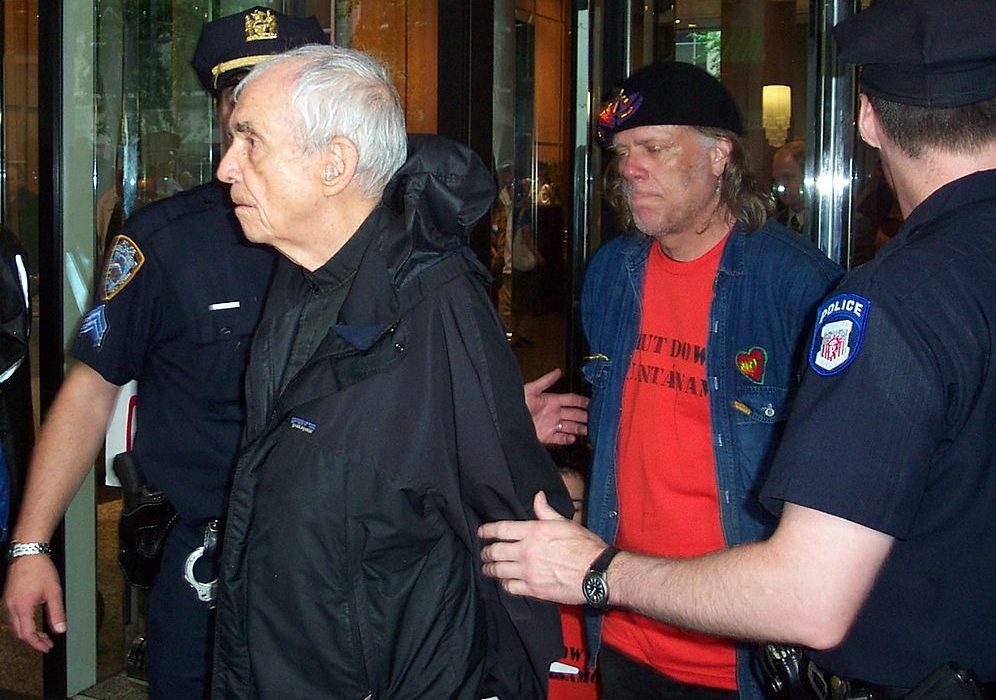 Daniel Berrigan va ser un dels fugitius més buscats per l'FBI - Thomas Good Next Left Notes