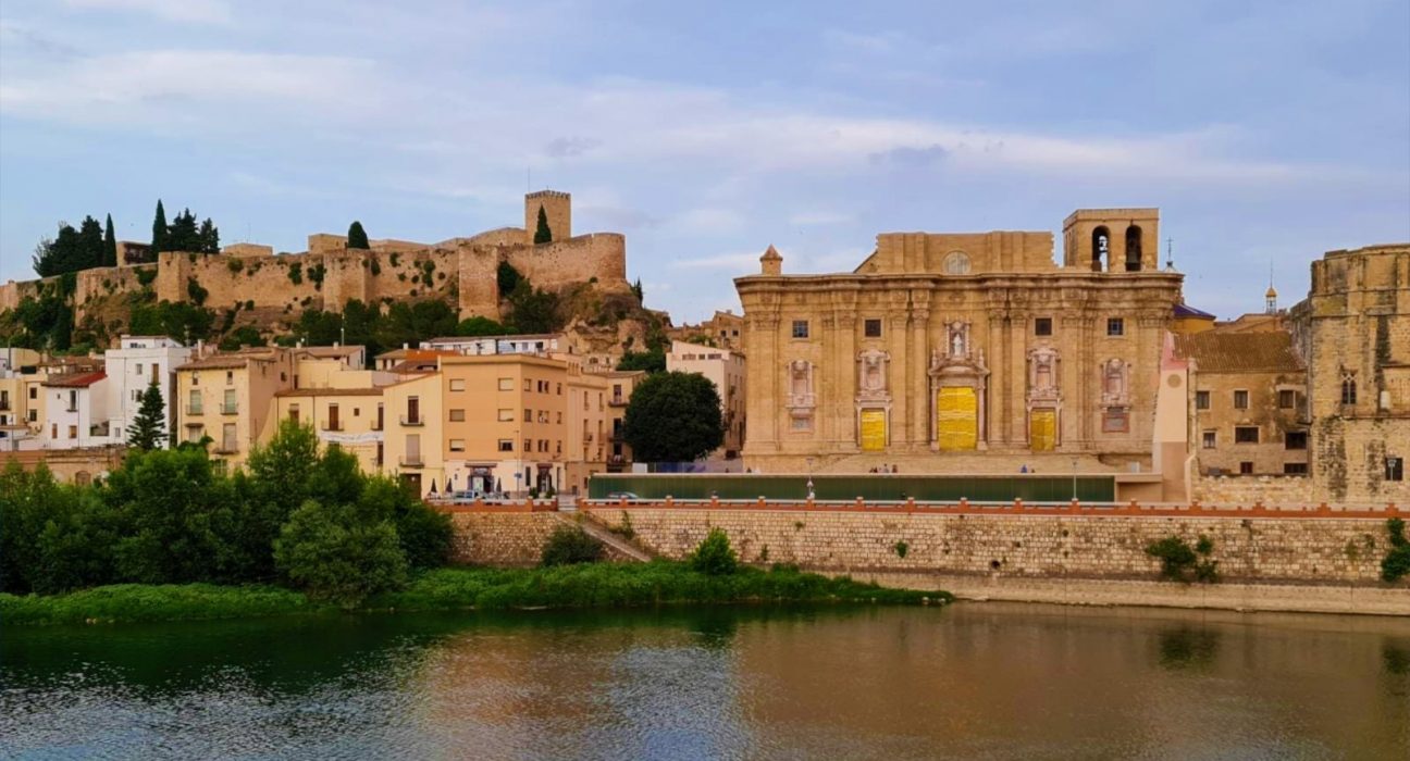 Catedral de Tortosa des de l'altra banda del riu Ebre