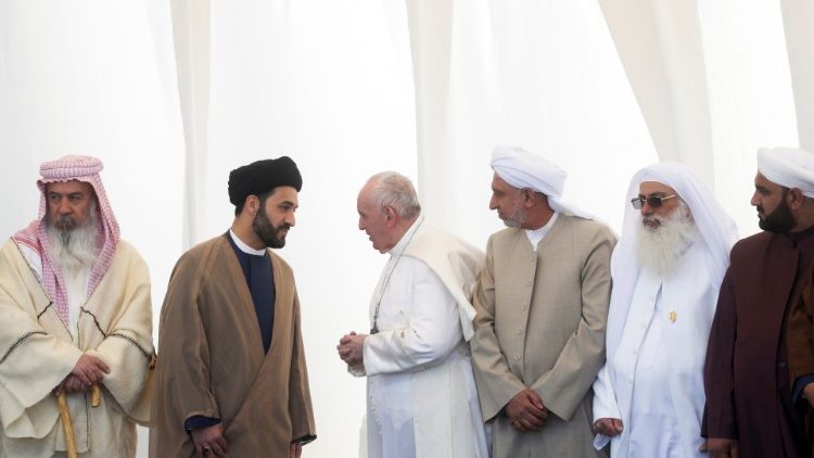 Bergoglio amb representants d'altres confessions religioses | © Vatican News