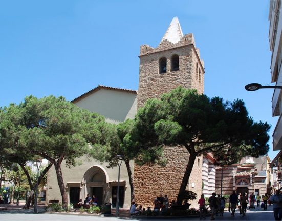 Façana principal de l'església de Sant Romà - Ajuntament de Lloret de Mar