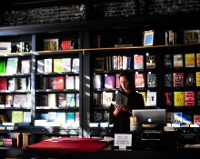 Els llibres són una finestra al món - Pj Accetturo (Unsplash)