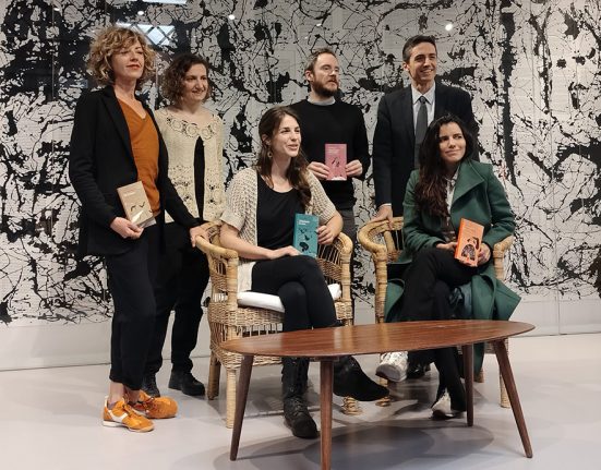 Els autors dels quatre primers títols d''Assaltar la Bíblia', juntament amb els editors de la col·lecció - Fragmenta Editorial
