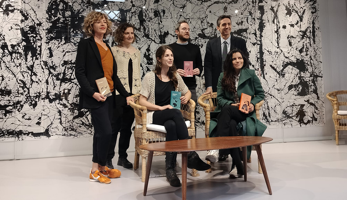 Els autors dels quatre primers títols d''Assaltar la Bíblia', juntament amb els editors de la col·lecció - Fragmenta Editorial