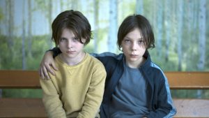 Un pequeño mundo (Un monde, 2021) dirigida per Laura Wandel