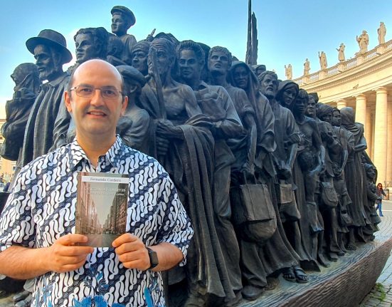 Fernando Cordero, al Vaticà, amb el seu nou llibre