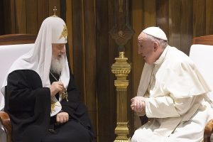 El patriarca Ciril i el papa Francesc durant la seva trobada a l'Havana l'any 2016