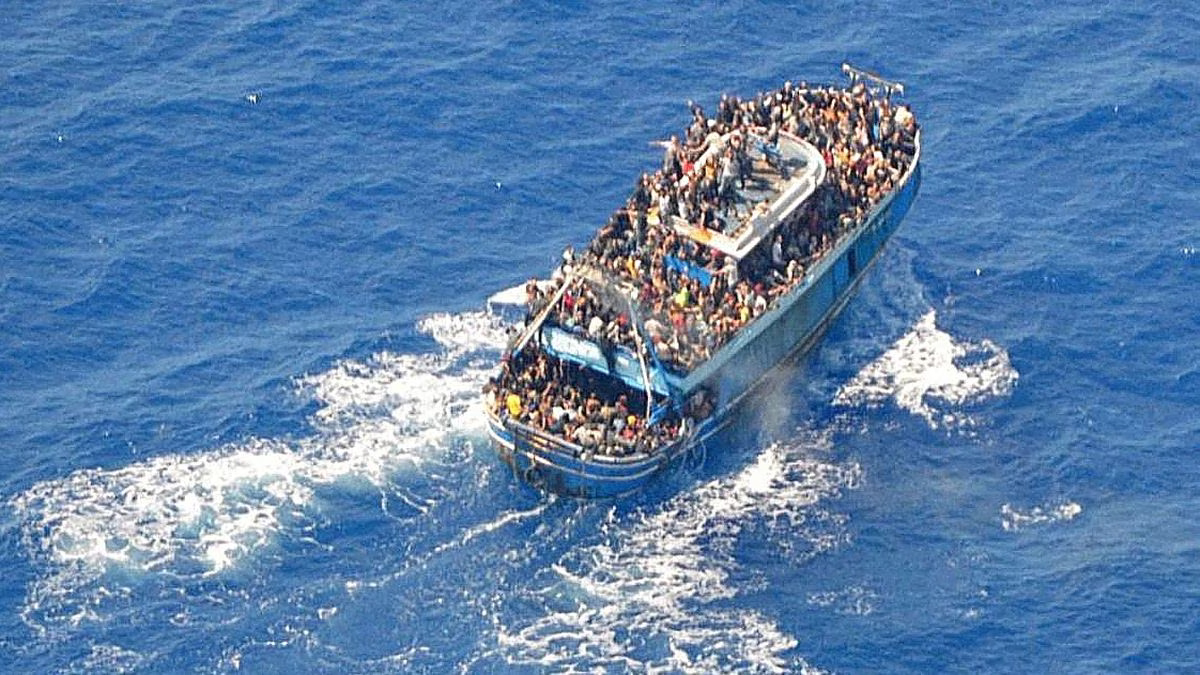 El pesquer 'Adriana', poc abans de naufragar