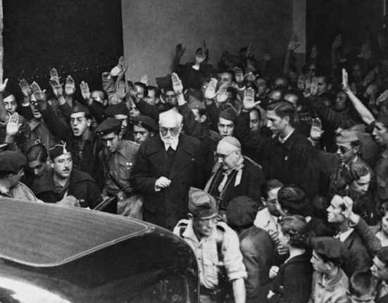 Unamuno, a la sortida del paranimf de la Universitat de Salamanca