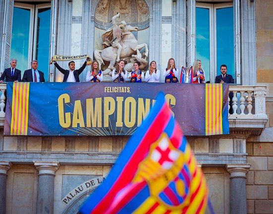 Les jugadores del Barça femení celebrant la Champions de futbol