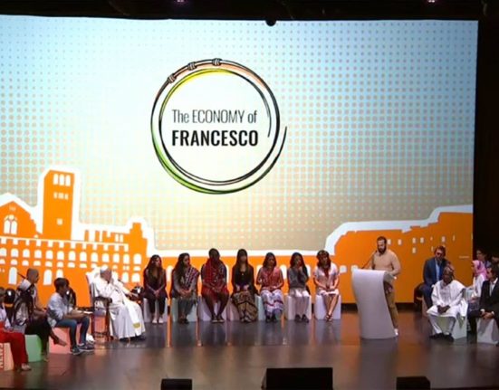 Pacte signat a Asís per Francesc i els joves, per promoure una economia basada en els valors de l'Evangeli