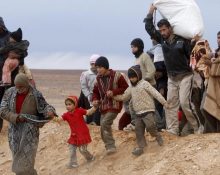 Famílies d'emigrants creuant el desert | © Sant Egidio