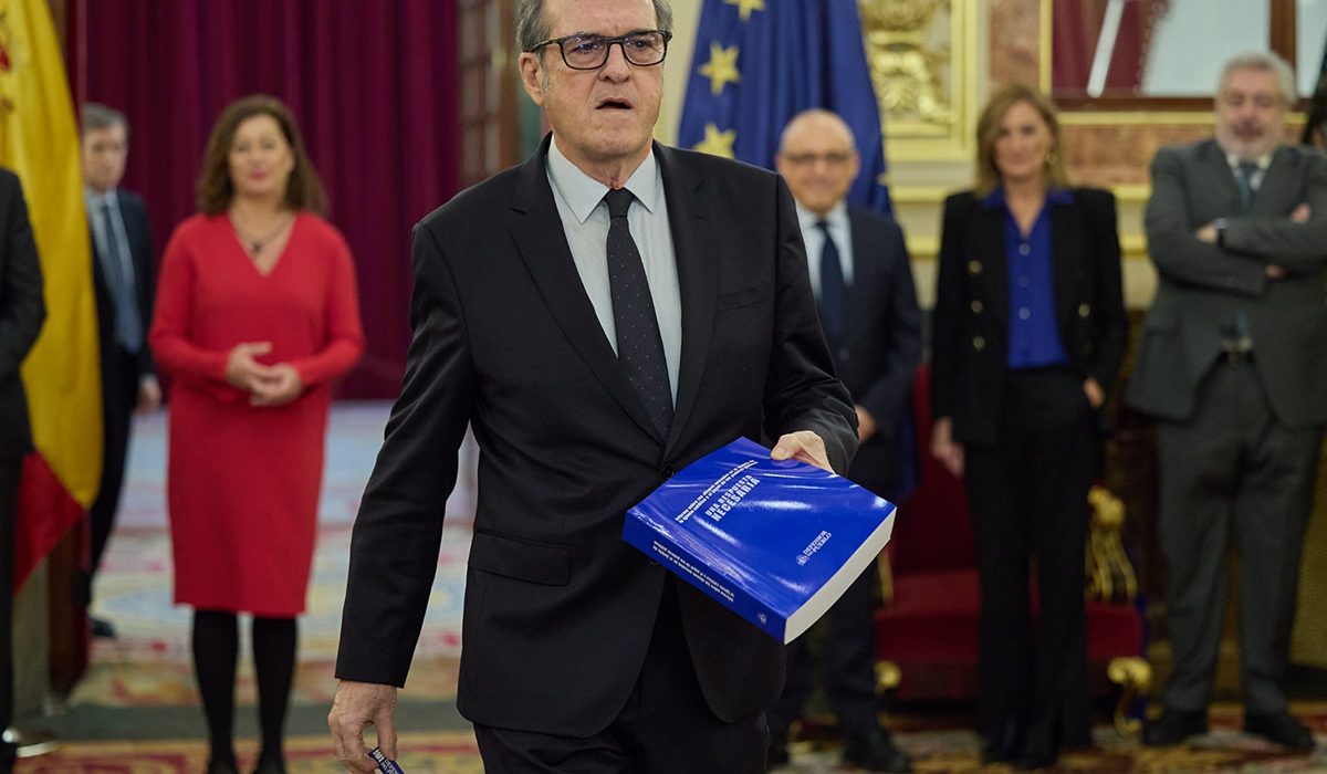 El defensor del poble, Ángel Gabilondo, presentant l’Informe sobre abusos sexuals en l’àmbit de l’Església Catòlica