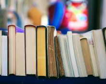 Prestatge amb llibres