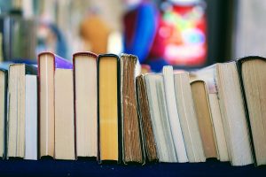 Prestatge amb llibres
