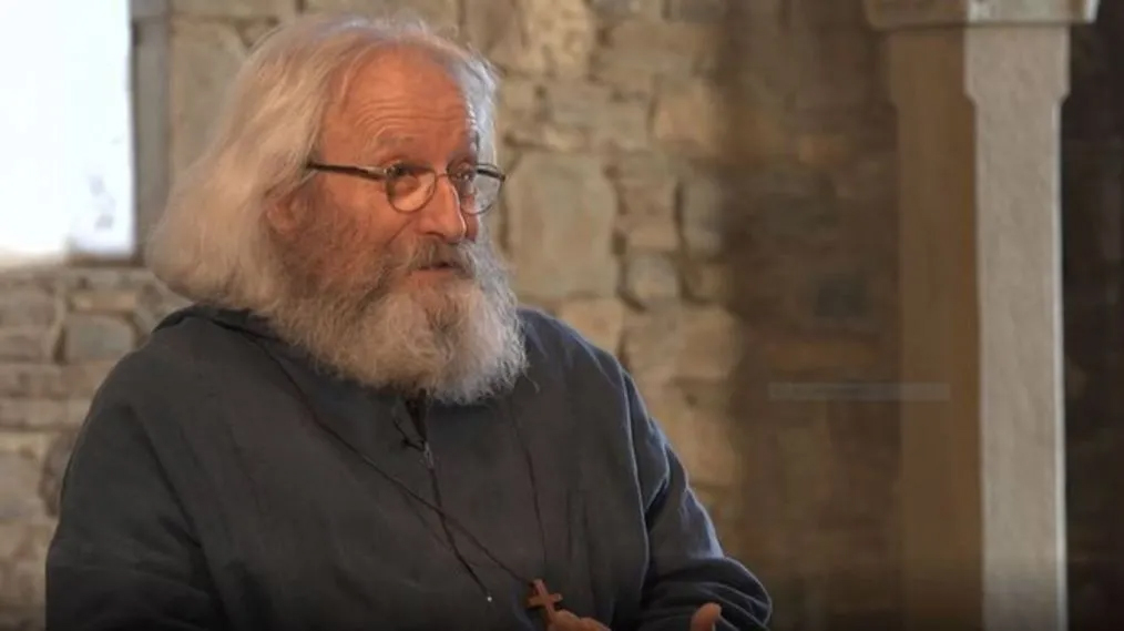 Fotograma de l'entrevista a l'ermità Marcel Capellades a «Els signes dels temps»