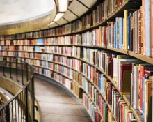 Imatge d’una biblioteca | © Susan Q Yin – Unsplash
