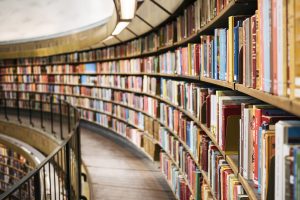 Imatge d’una biblioteca | © Susan Q Yin – Unsplash