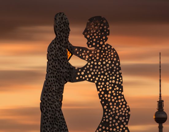 Escultura Molecule Man, a Berlín, de l'artista Jonathan Borofsky | © Daniel Lonn - Unsplash