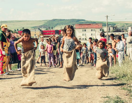 Infants del poble gitano | @ Michael Schmid - Unsplash