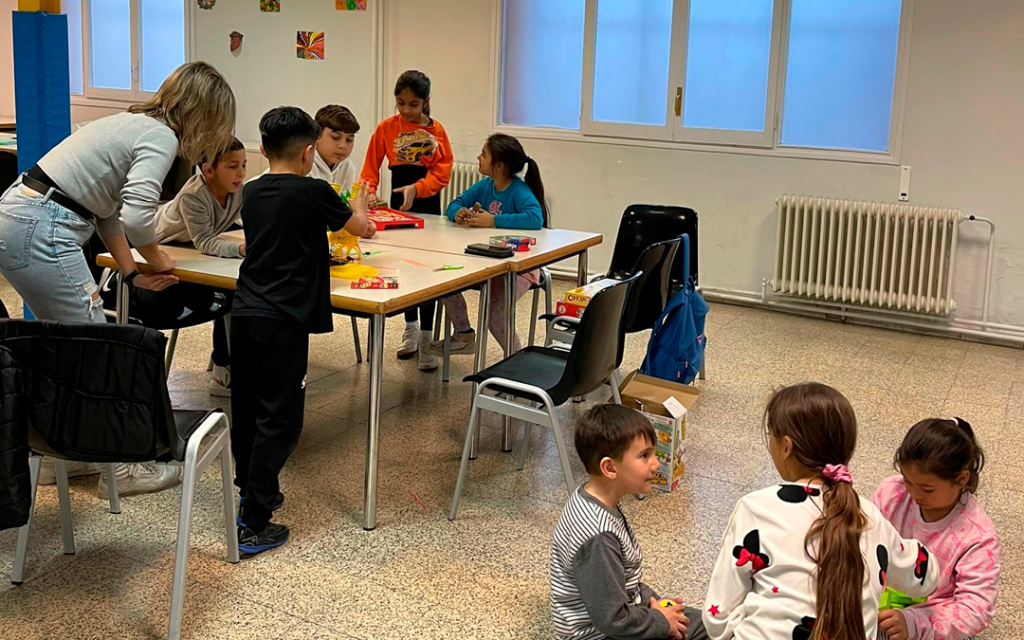 Alumnes del poble gitano en una escola de Badalona | © Fundació Pere Closa