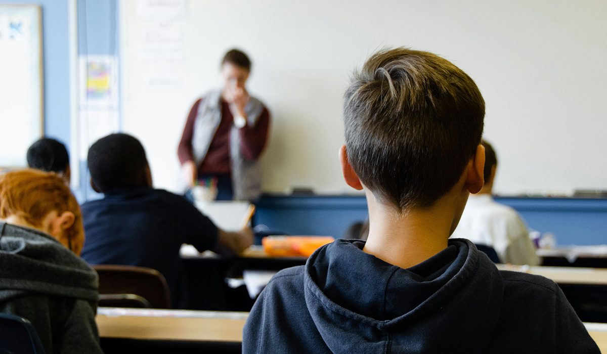 Imatge d'una aula escolar durant la clase