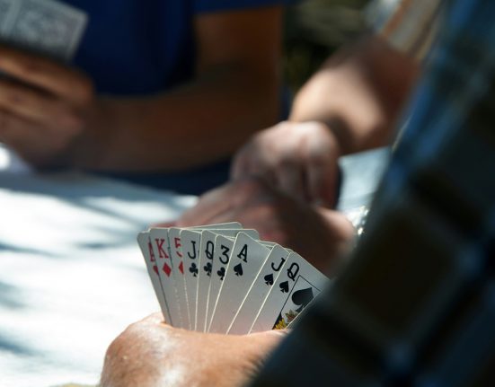 Jugant a cartes