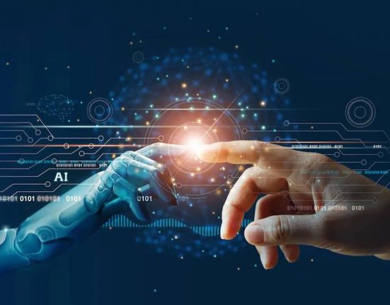 Unió d'una mà robòtica amb una d'humana