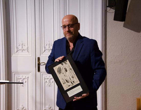 Plàcid Garcia-Planas recull el premi Memorial Joan Gomis en el Col·legi de Periodistes de Catalunya